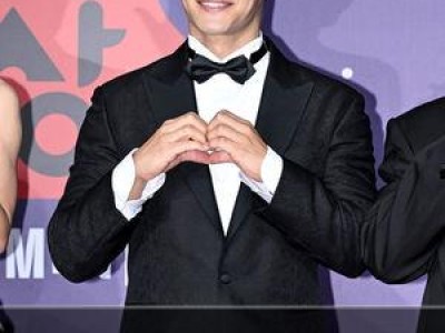 김종국 결혼식에 가족과 친구들만 초대해 화제